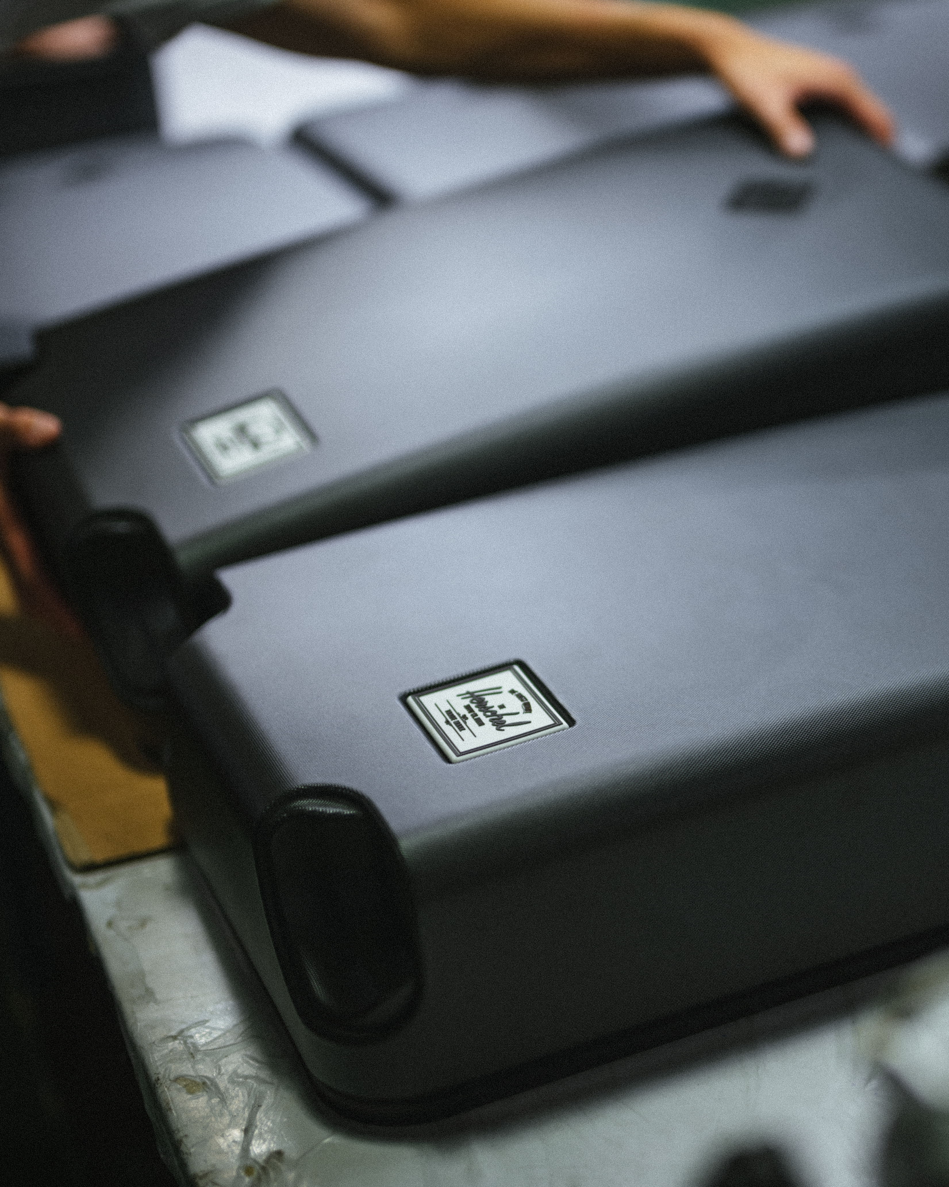 Herschel Heritage Hardshell Medium Luggage feature showcasing its durable hardshell construction and design details.