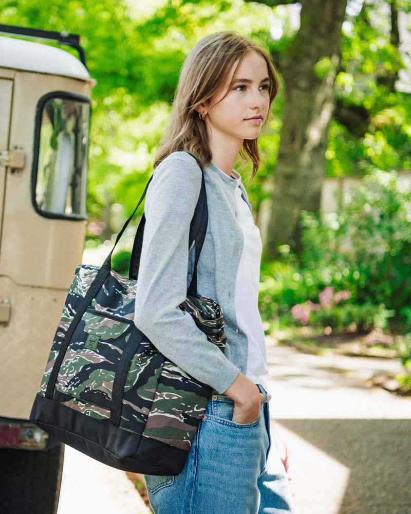 Herschel Heritage Tote showing all available color options.