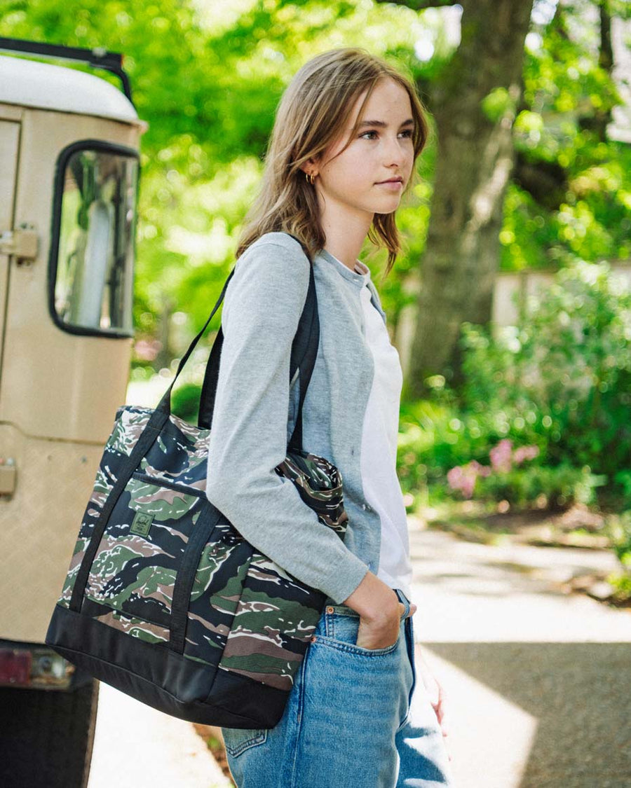 Herschel Heritage Tote showing all available color options.