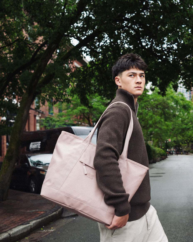 Herschel Supply Co. Alberni Tote bag in Ash Rose pink.