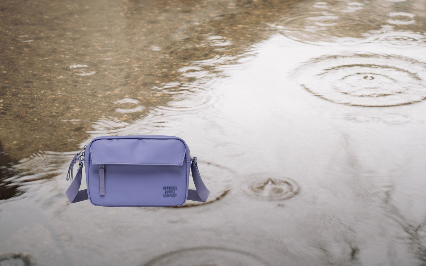 Herschel Supply Co. Alberni Crossbody bag in Heron.