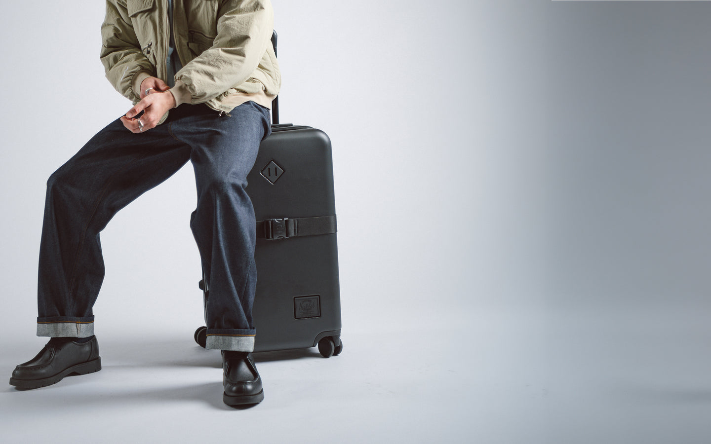 Herschel Heritage™ Hardshell Medium Luggage Exp