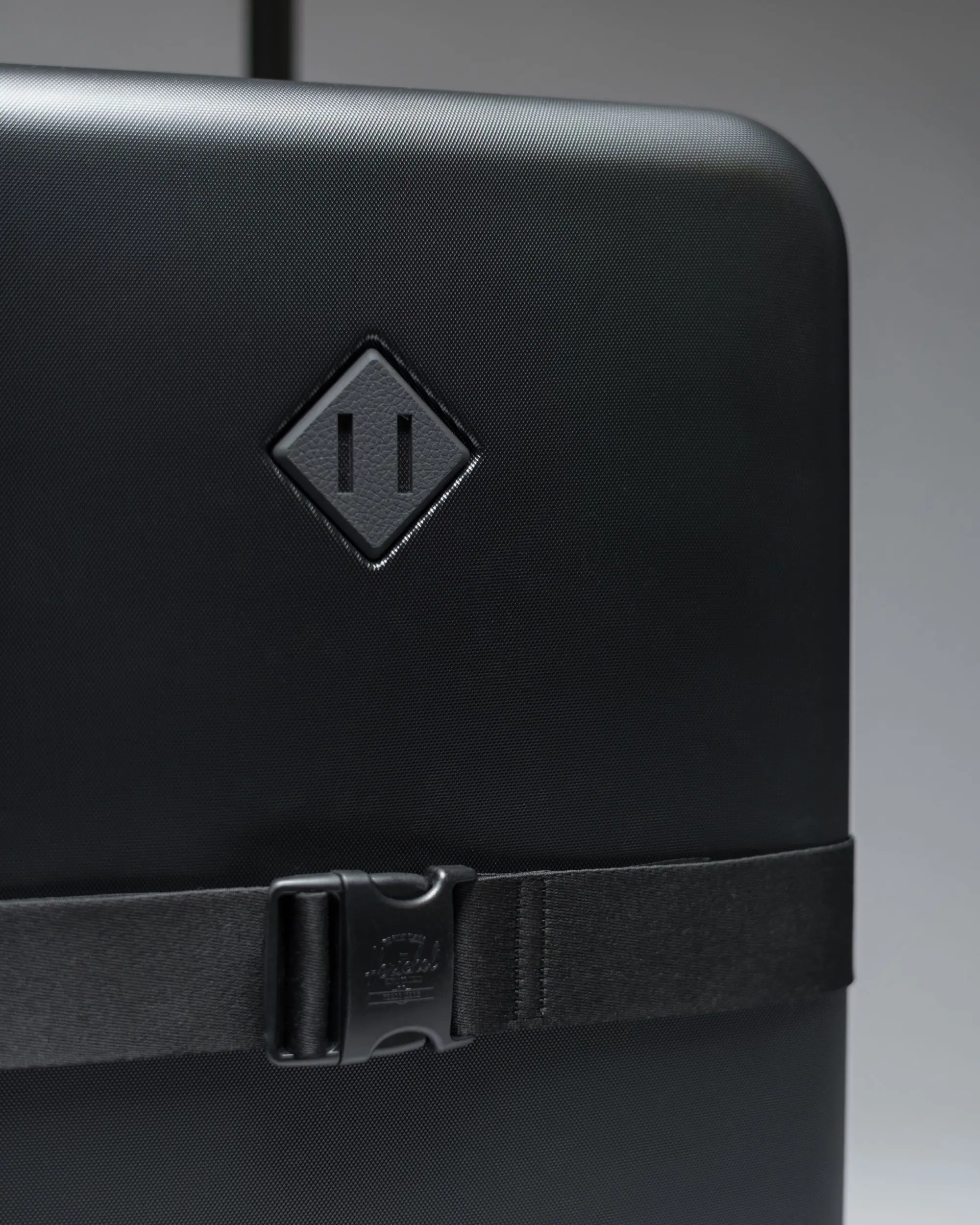 Herschel Heritage™ Hardshell Medium Luggage Expandable - 66L